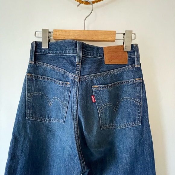 Levi’s 501 in a medium blue - Picture 3 of 3